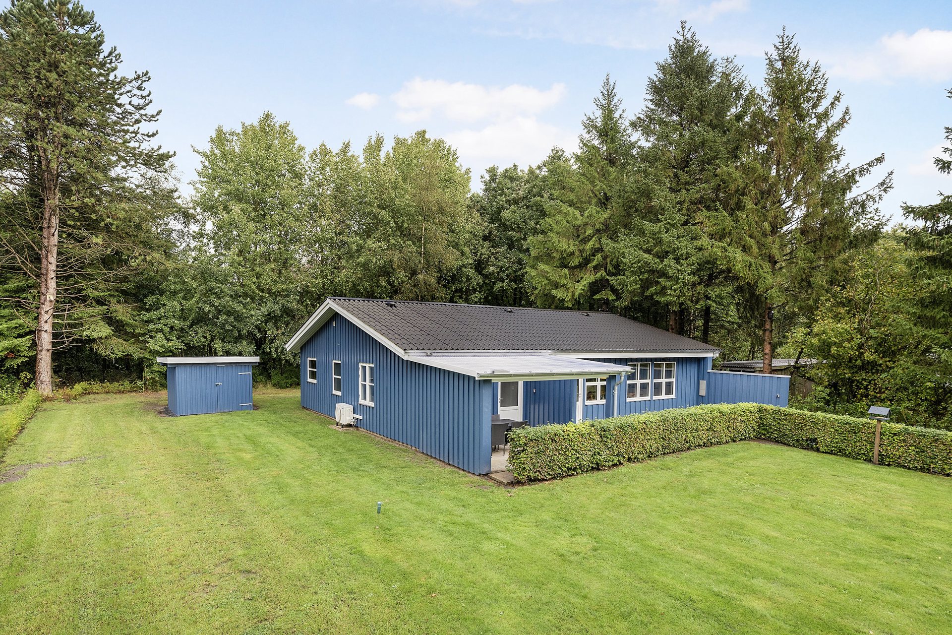 Renoveret sommerhus med op til 10 sovepladser!