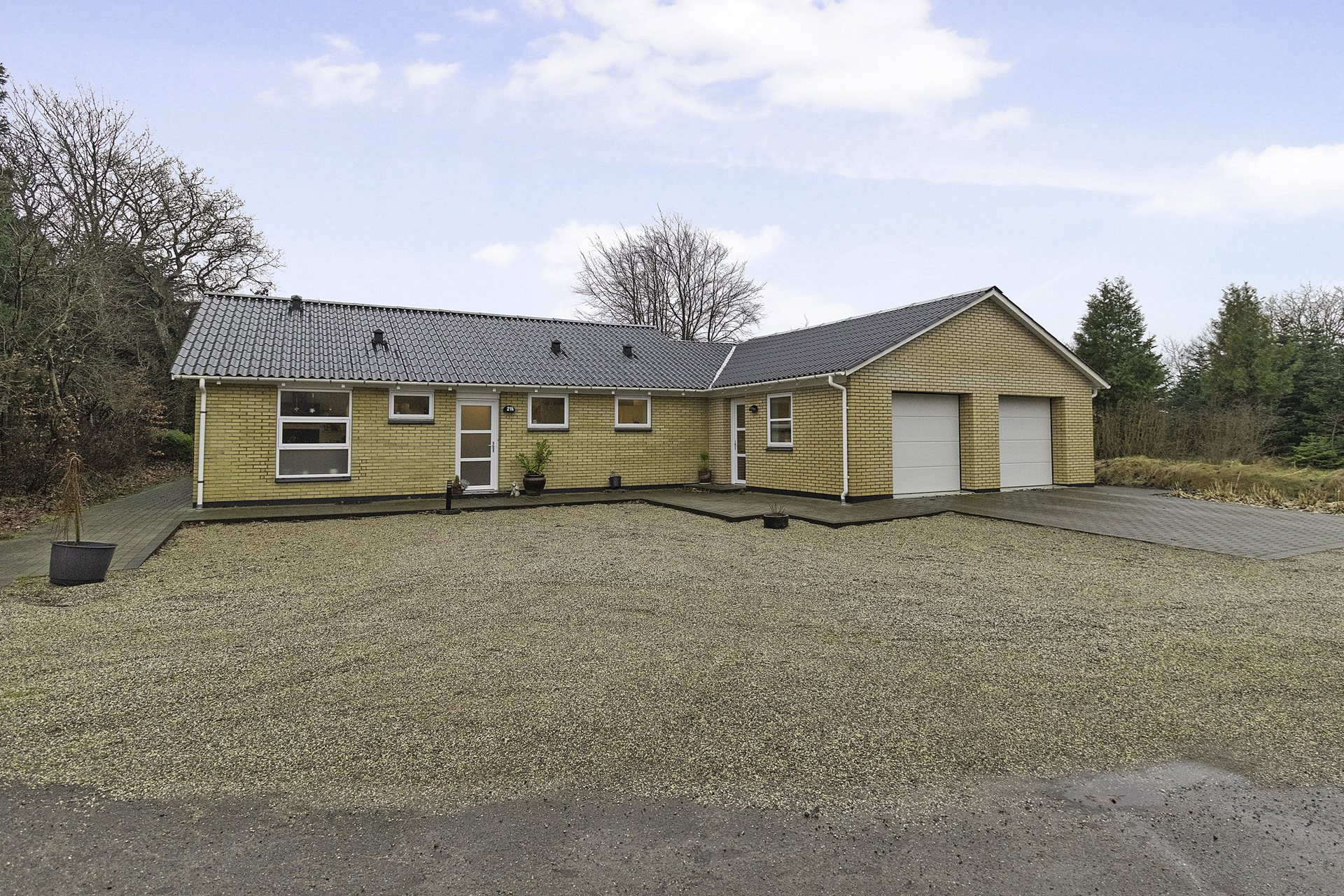 Renoveret villa nær Ribe med stor integreret garage!