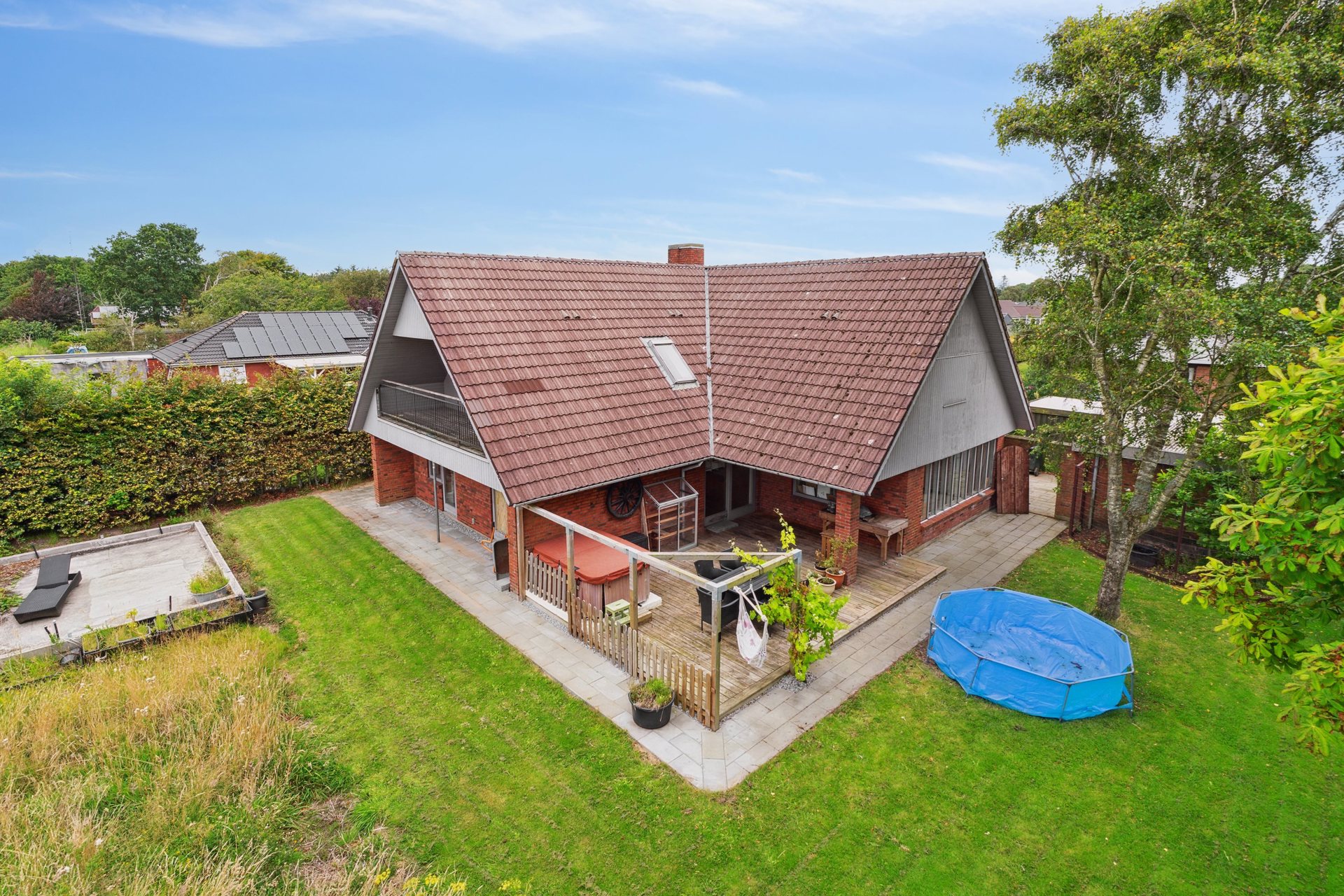Moderniseret villa med 196 m2 bolig!