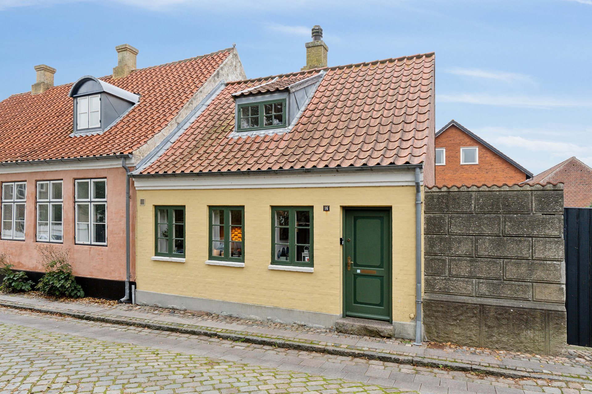 Unikt byhus uden bopælspligt!