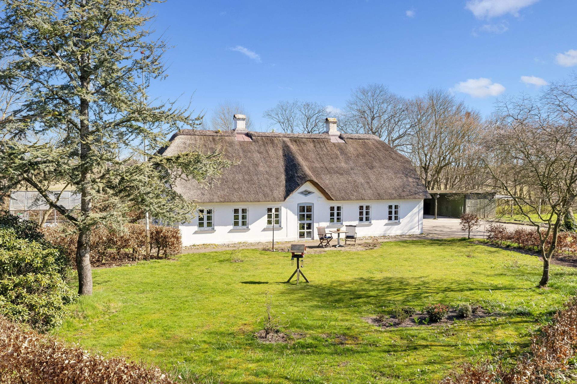 Charmerende stråtækt villa med historisk sjæl og moderne komfort!