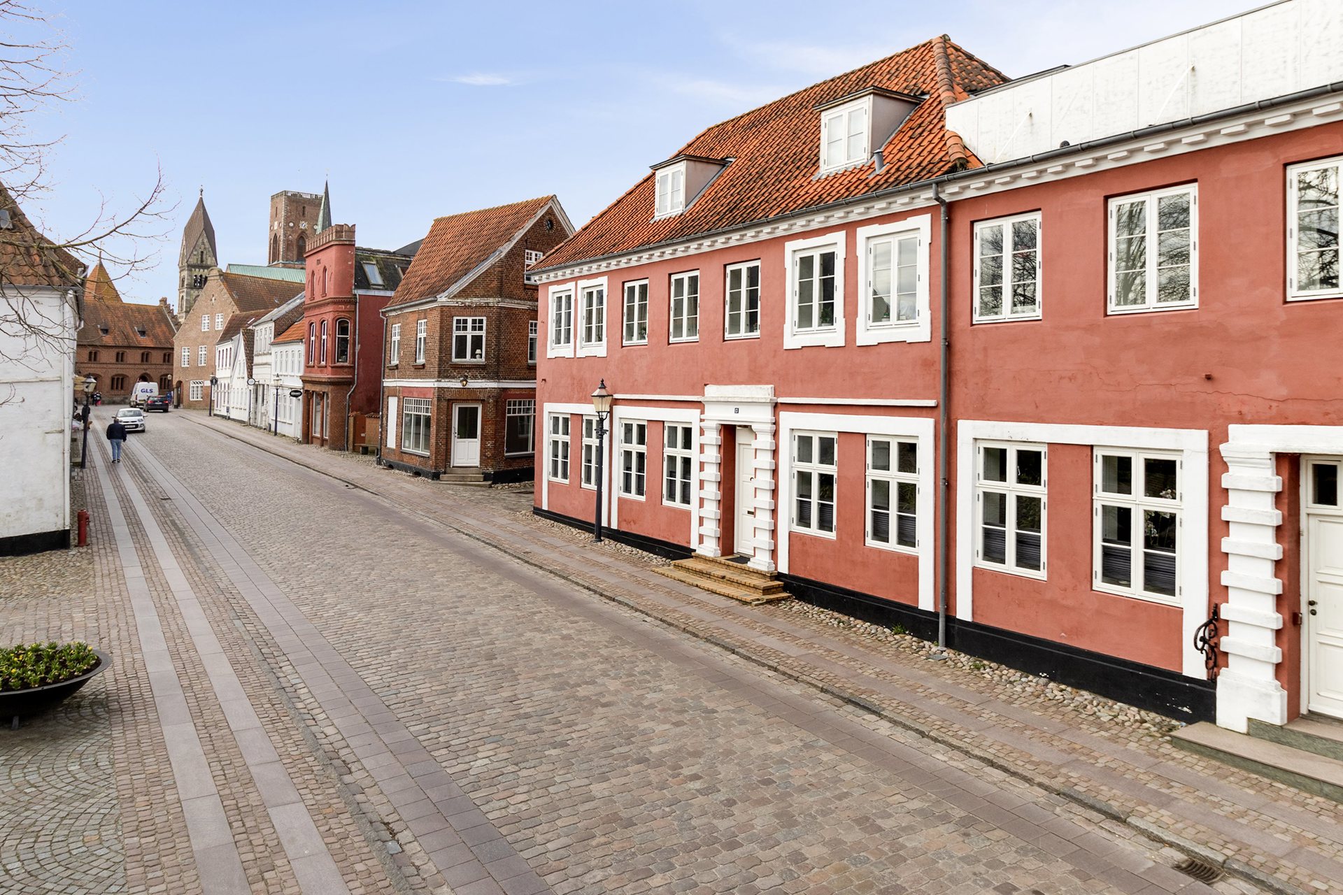 Renoveret og indflytningsklar lejlighed i Ribe centrum!