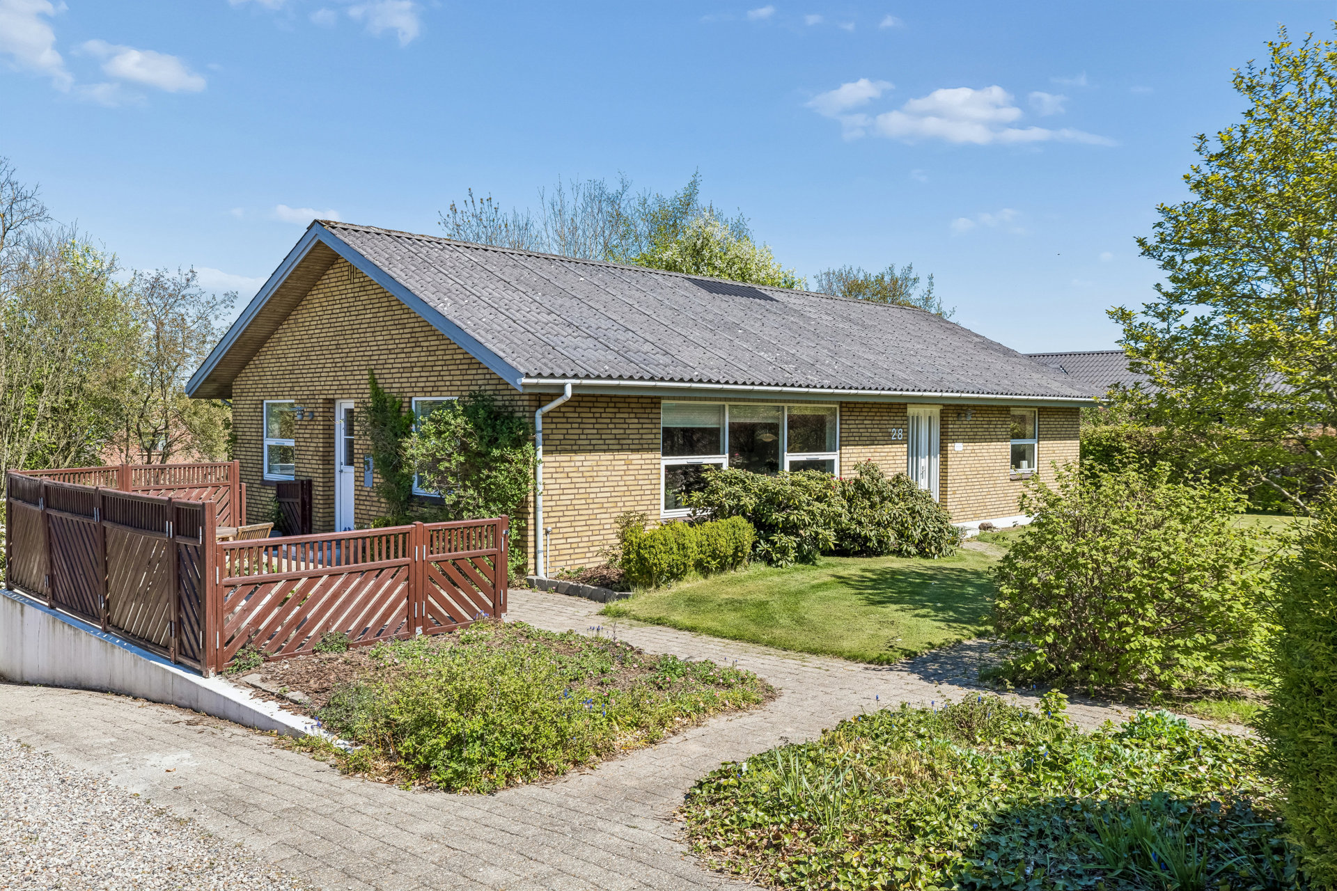 Velholdt villa med god plads i Gram