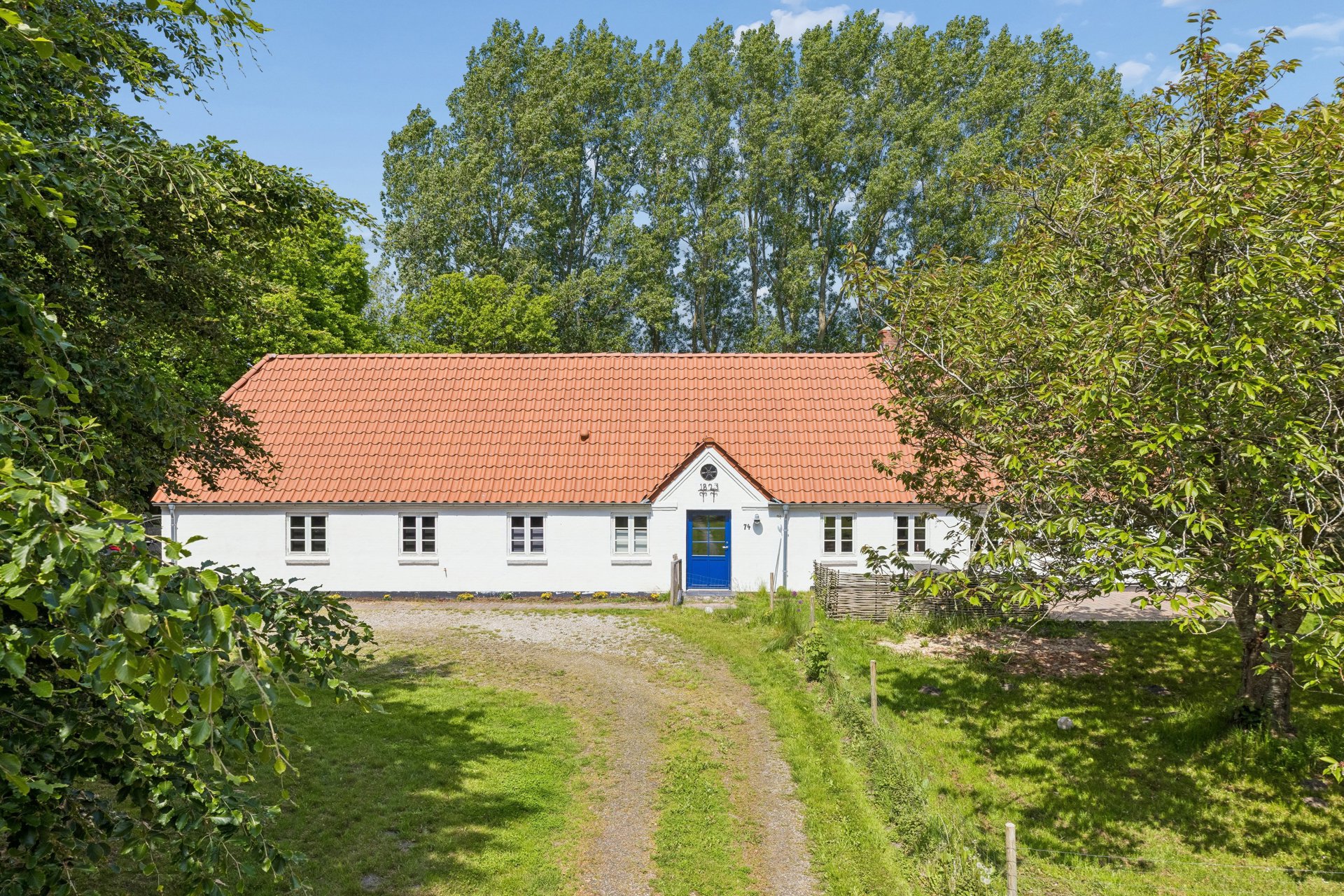 Rummelig etplansvilla med naturen omkring sig!