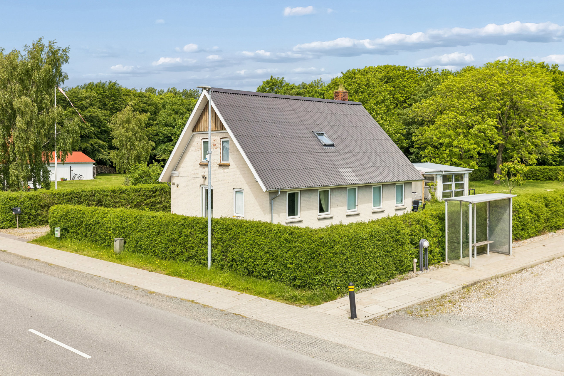 Prisvenlig og moderniseret familievilla!