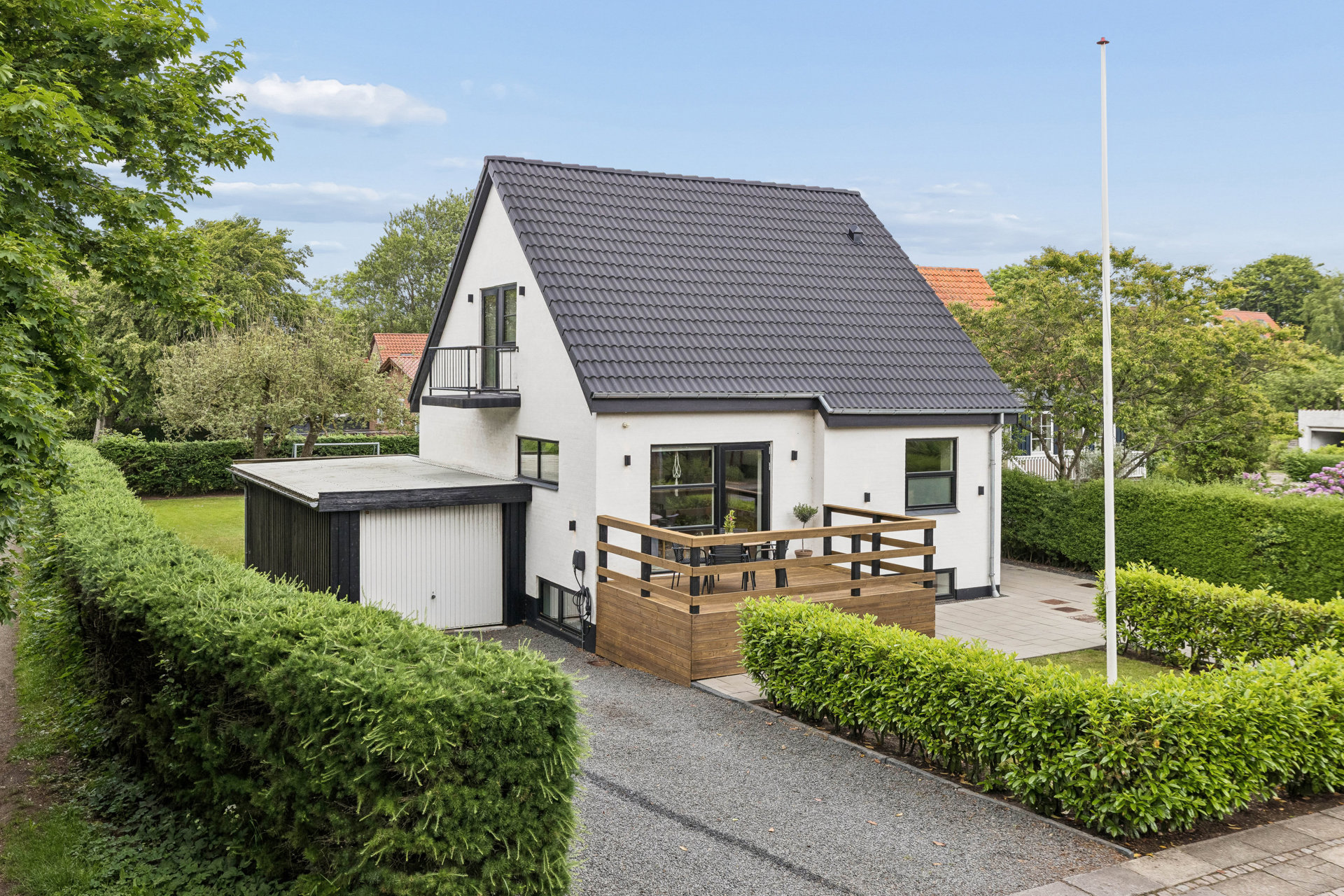 Eksklusiv totalrenoveret villa med unik beliggenhed nær Slotsbanken i Ribe!